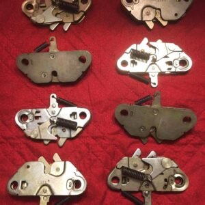 Vendo gancio chiusura cofano anteriore nuovi d’epoca